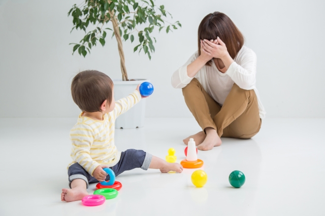 全体を見れないと悩む保育士